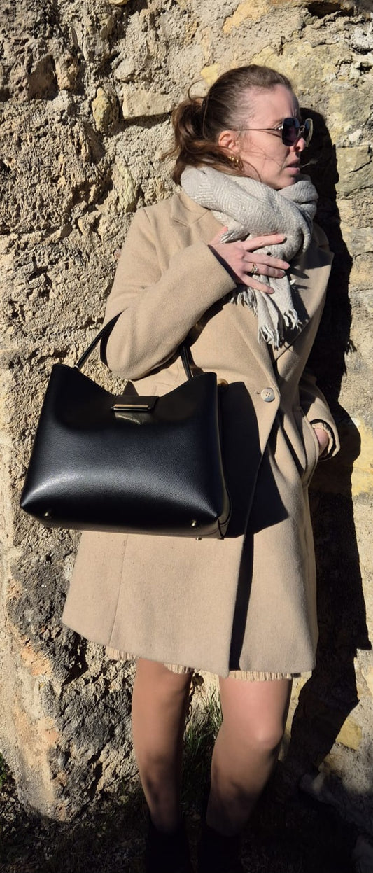 Sac clio noir cuir italien porté