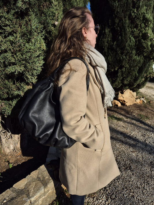 Sac Lumar noir cuir italien porté