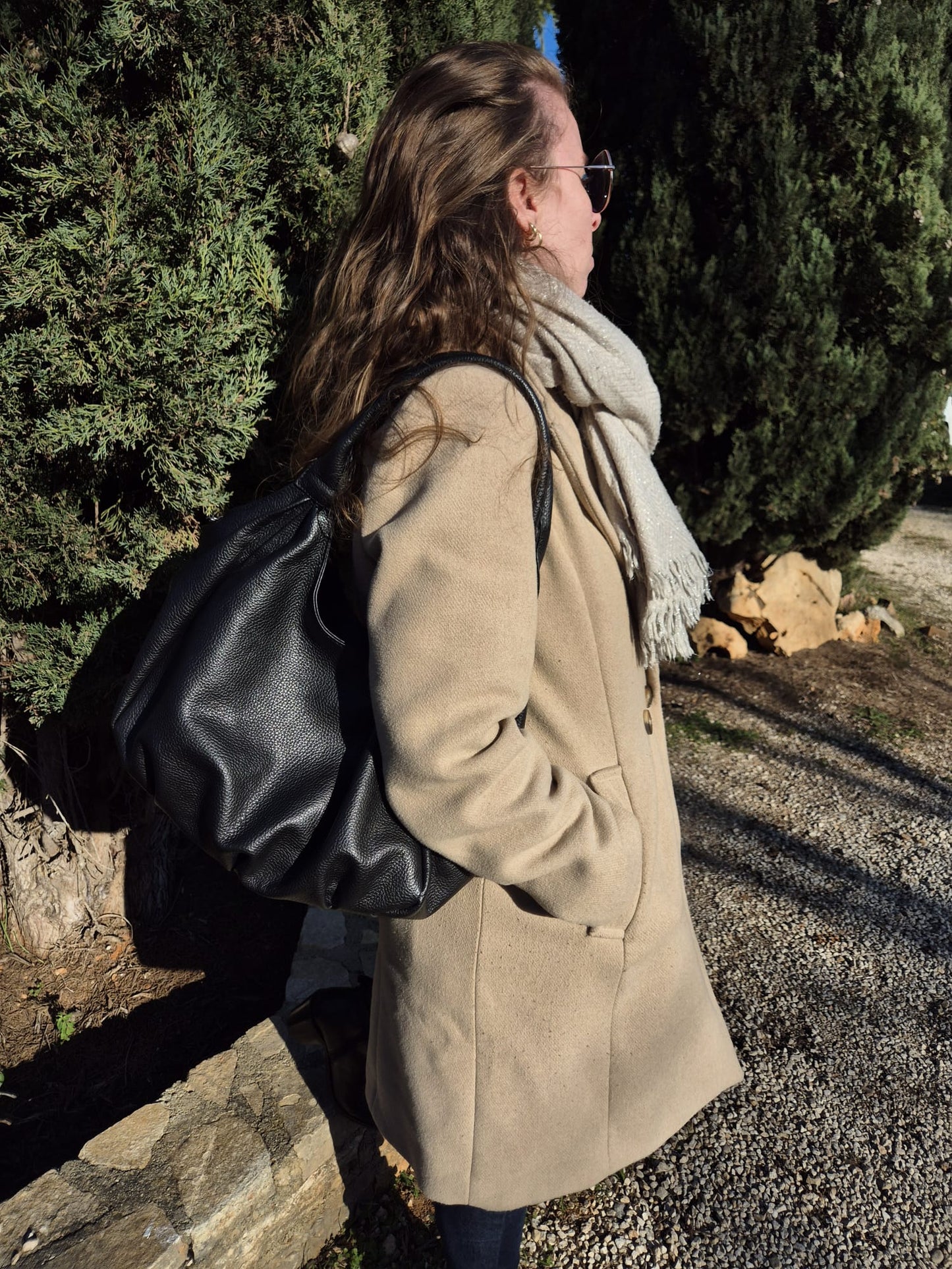 Sac Lumar noir cuir italien porté