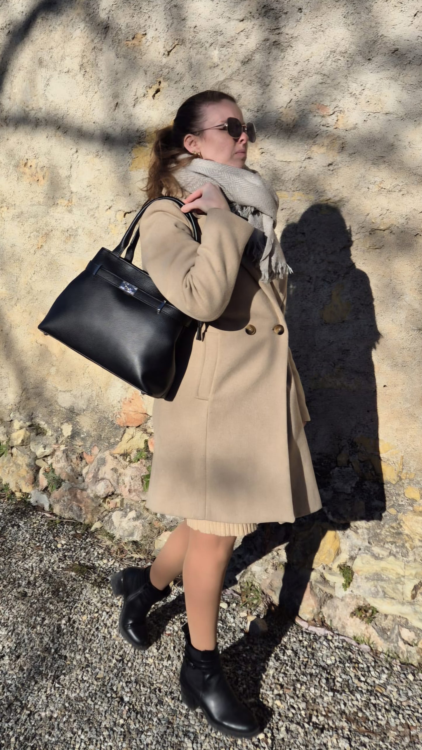 Sac Lumar noir en cuir italien porté