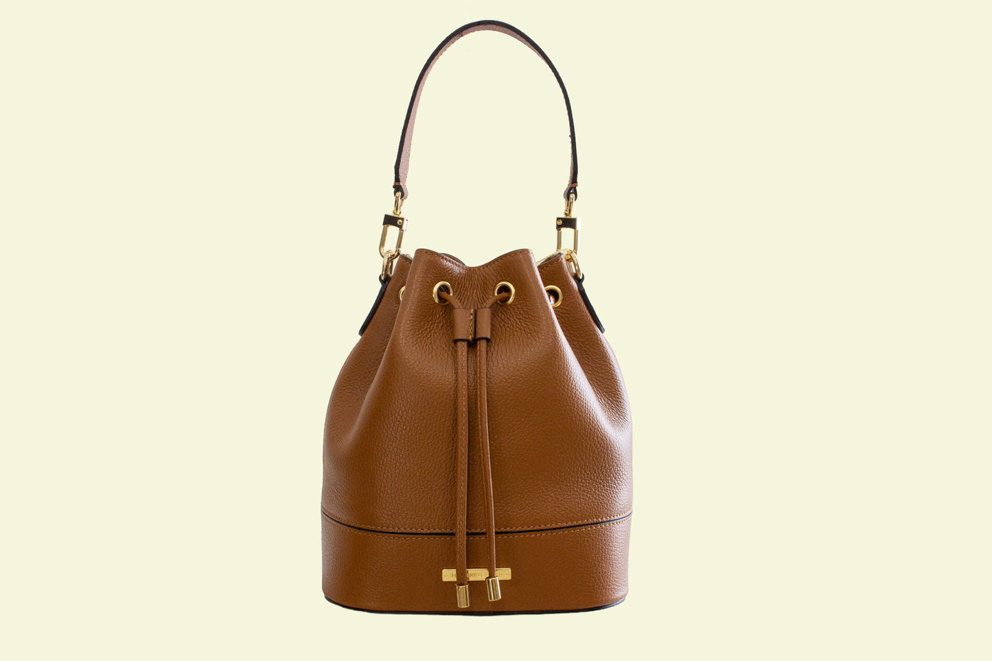 Sac seau TL BAG marron cognac en cuir Palmellato vue de face.