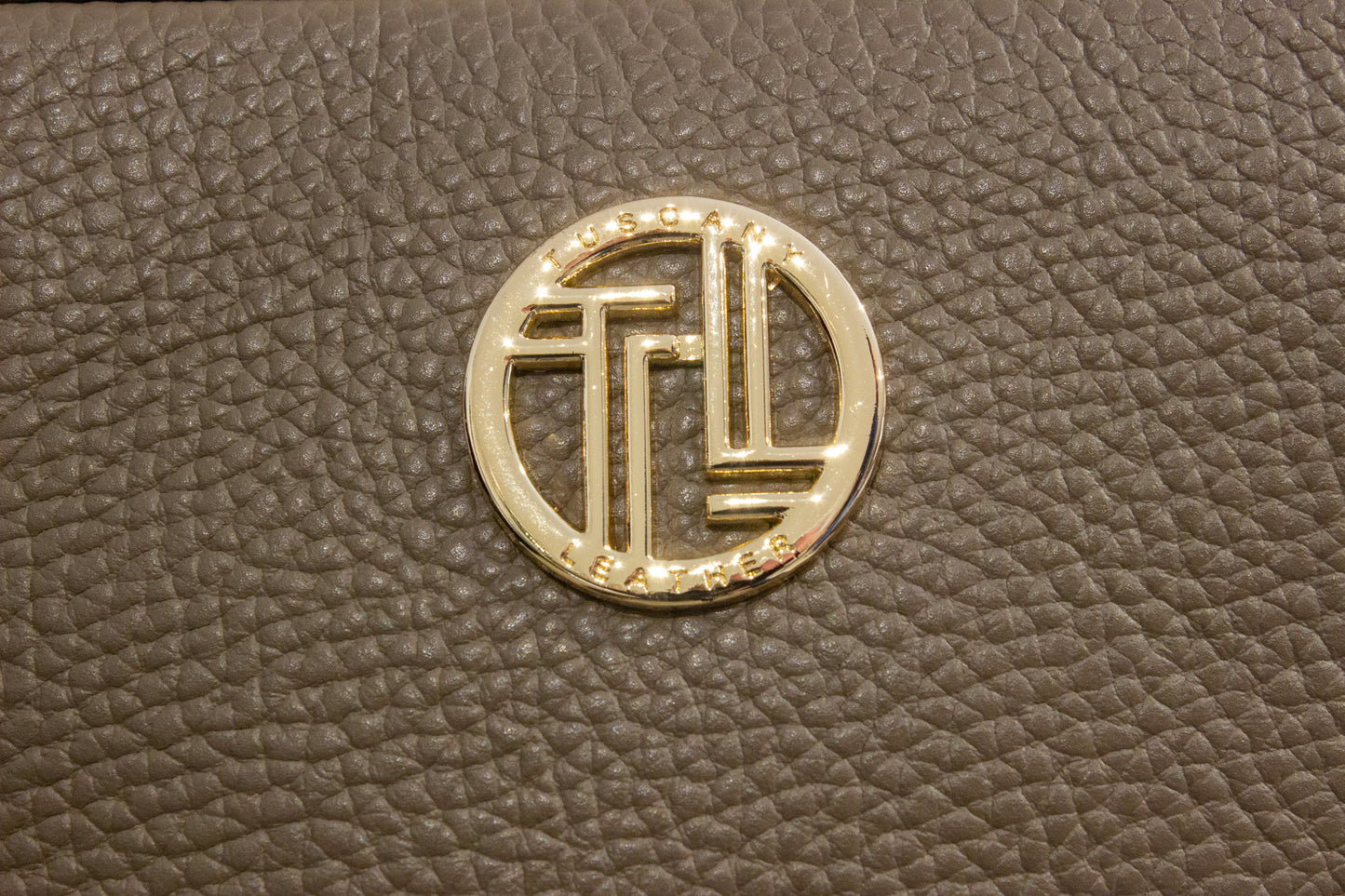 Sac à dos PRISMA détail logo doré rond