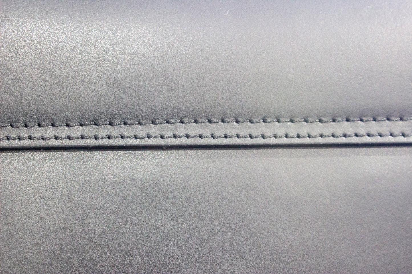 Sac Lexia noir détail couture
