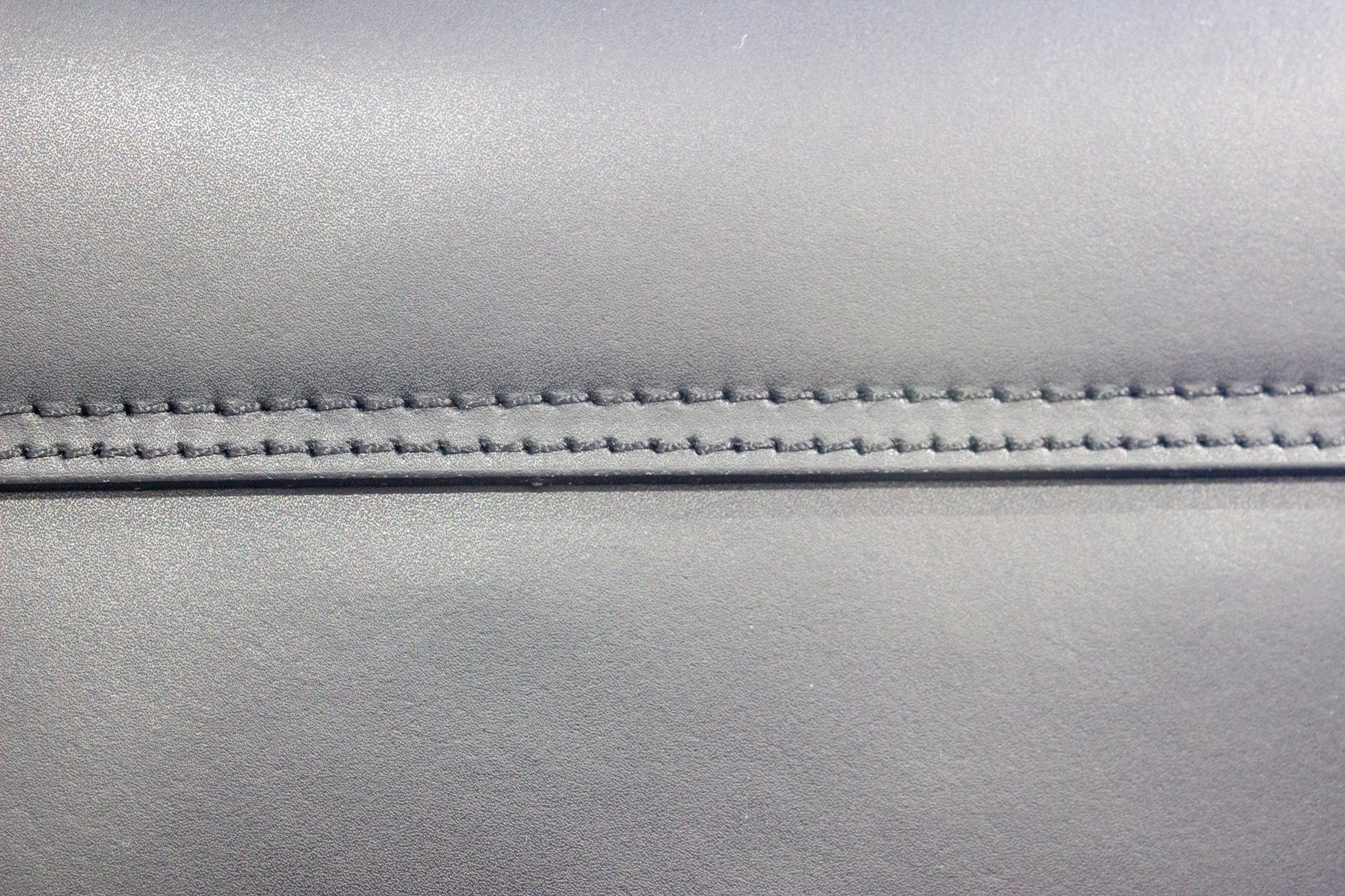 Sac Lexia noir détail couture
