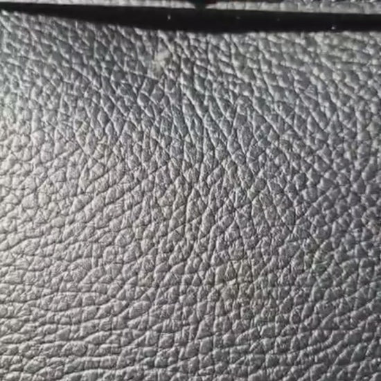 Sac Lumar noir en cuir italien détail plaque argentée